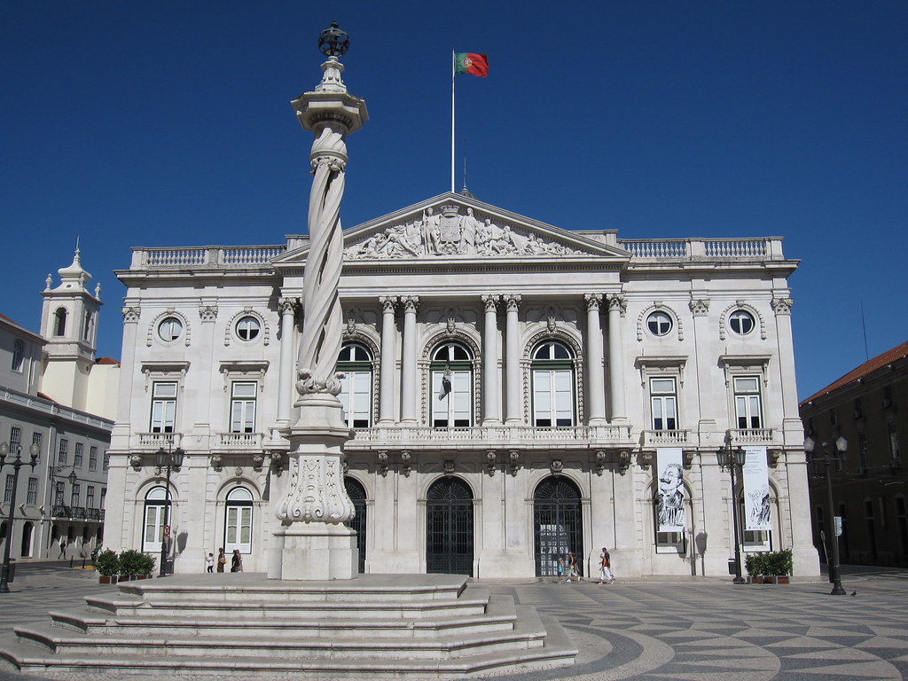 Portuguese citizenship now takes 10 years: who's affected, what still counts, what to do